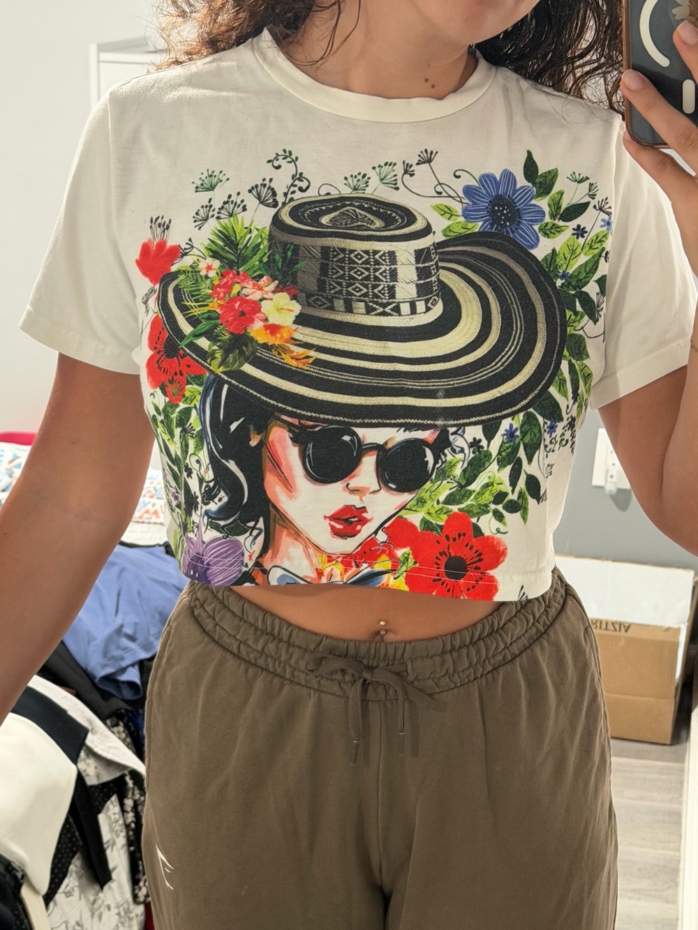 SHEIN White Floral Graphic Cropped Tee with Sun Hat Illustration